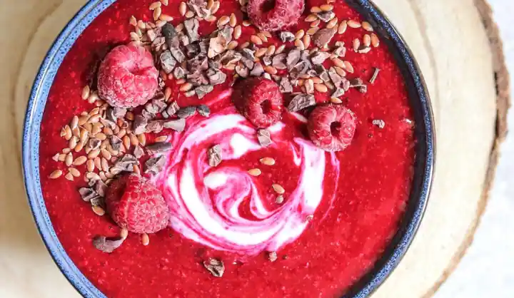Raspberry smoothie bowl